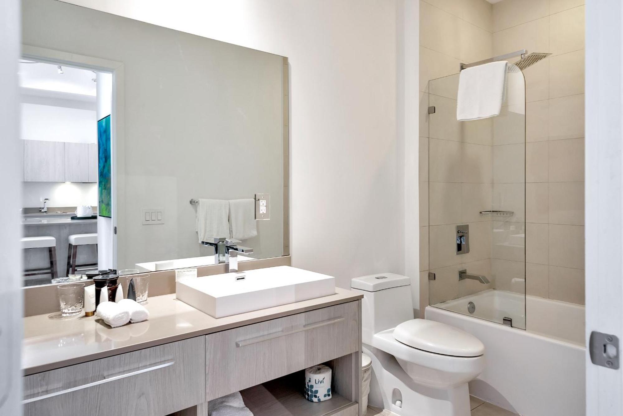 203-1Br/1Ba At The Beach Gem! Lux Amenities! Голливуд Экстерьер фото