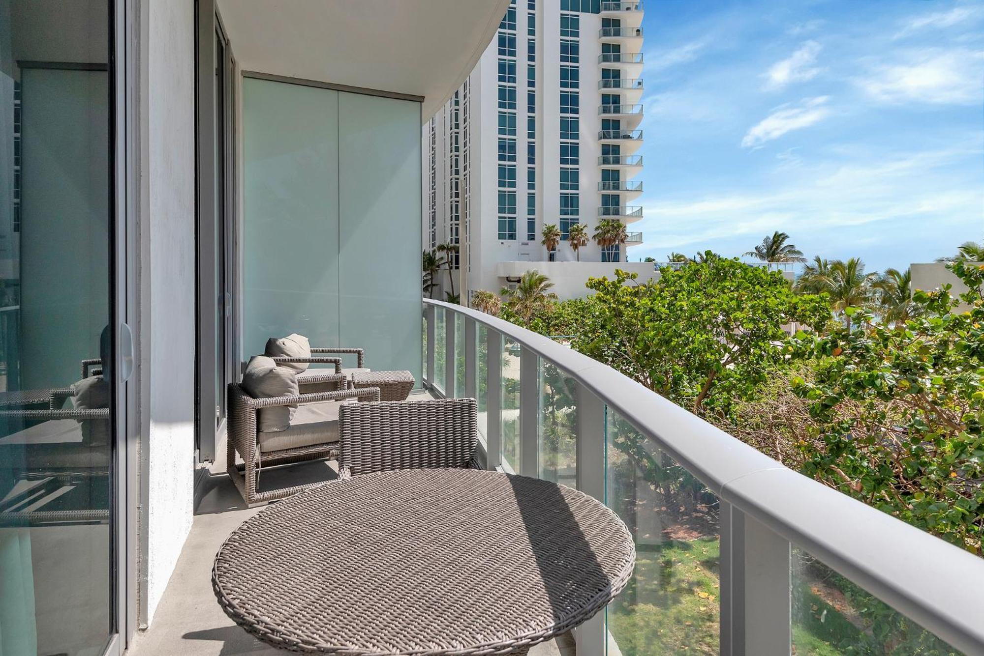 203-1Br/1Ba At The Beach Gem! Lux Amenities! Голливуд Экстерьер фото
