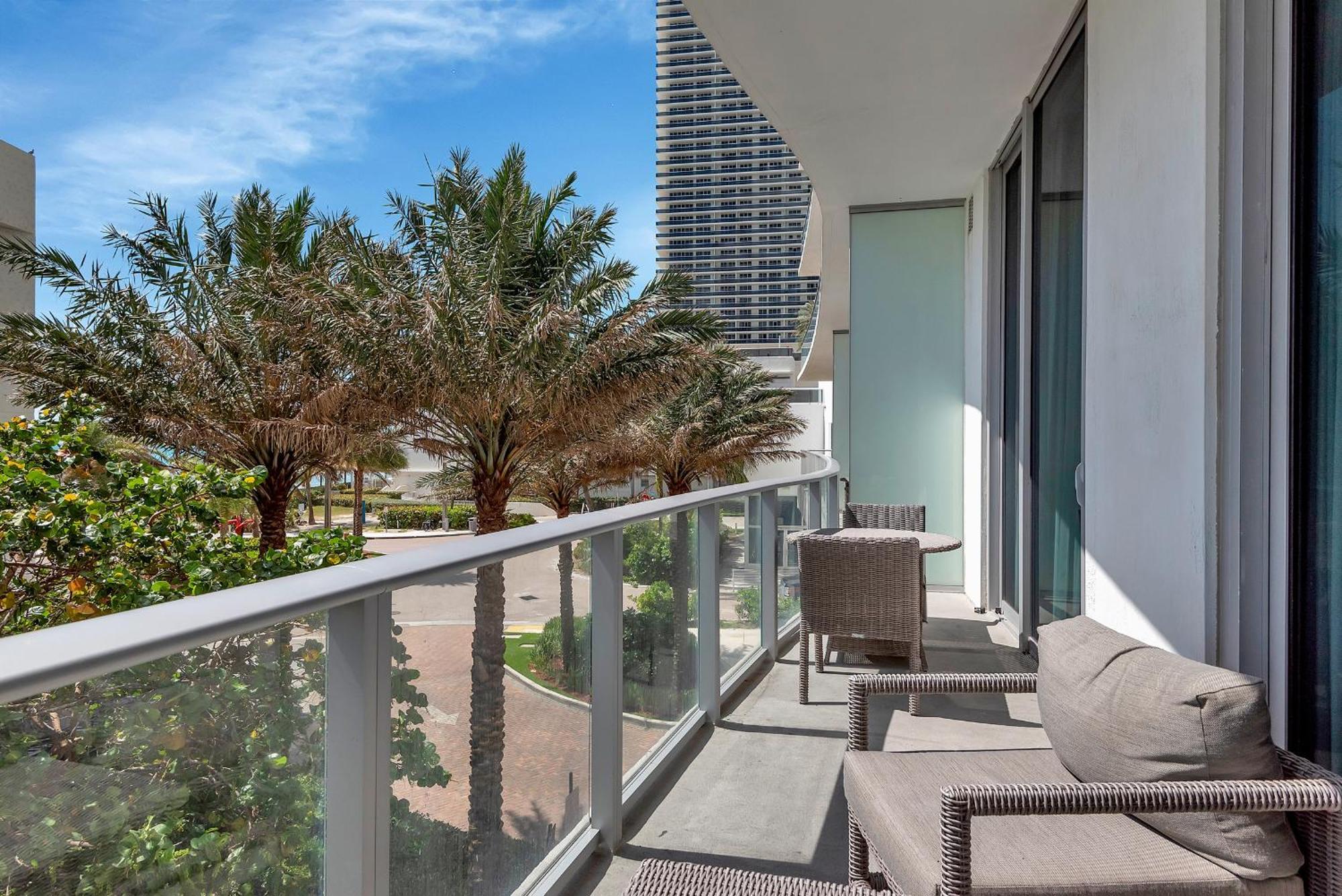 203-1Br/1Ba At The Beach Gem! Lux Amenities! Голливуд Экстерьер фото